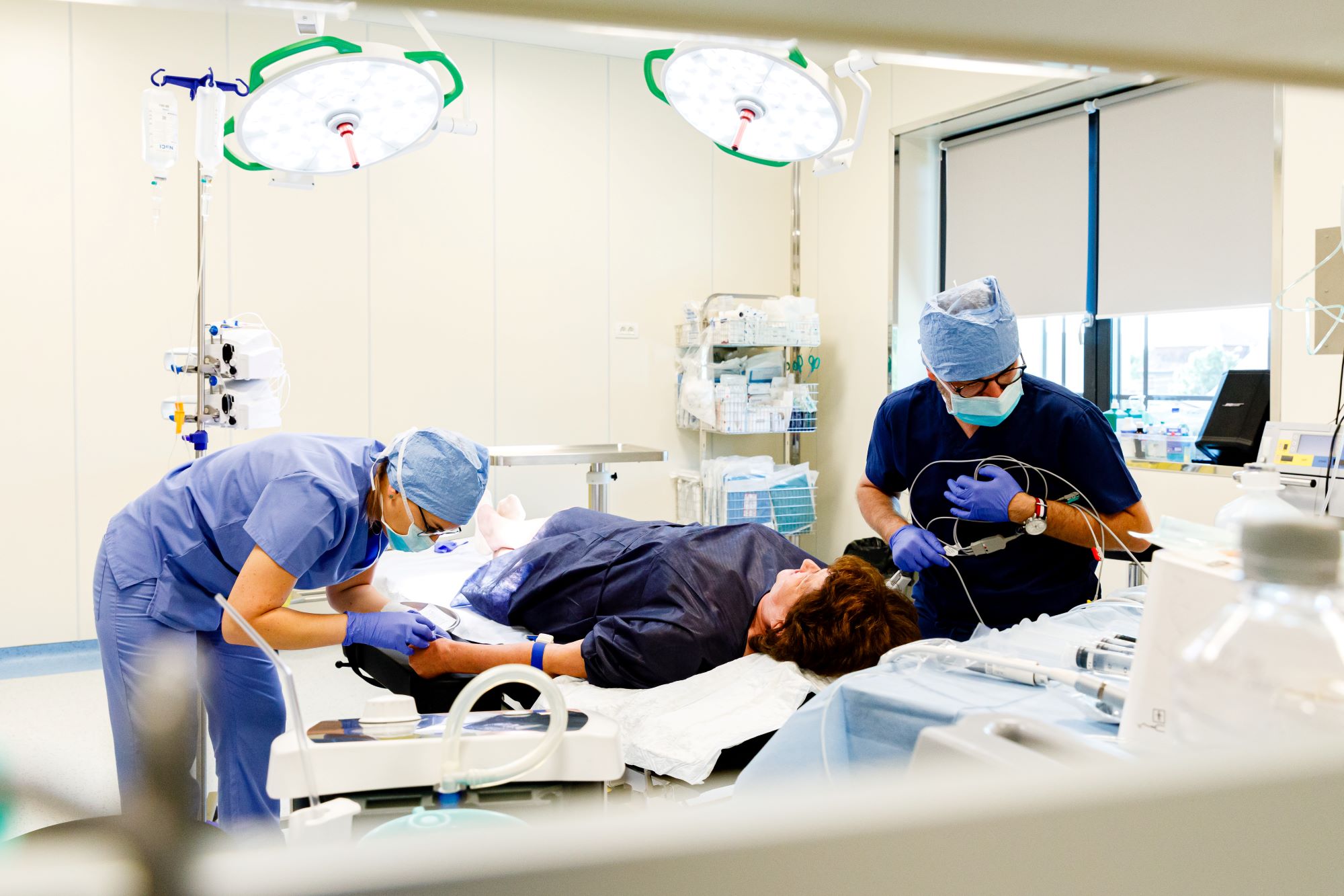 Pacient cu sedare intravenoasa la dentist. Clinica Dr. Baldea Timisoara